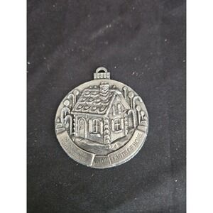 VTG CHRISTMAS TREE ORNAMENT SEASON GREETINGS 2000-TASTE‎ OF HOME